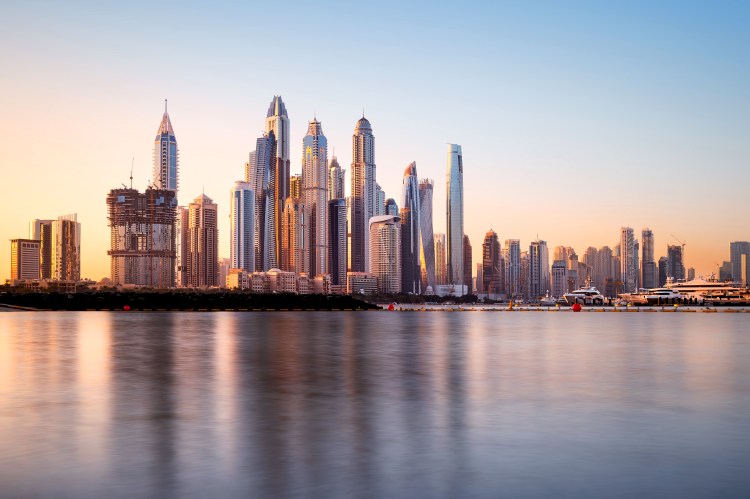 وضعیت فعلی و واقعیت‌ها: آیا اقامت دبی برای افغانها امکان‌پذیر است؟