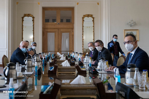دیدار مدیرکل آژانس بین المللی انرژی اتمی با وزیر امور خارجه ایران