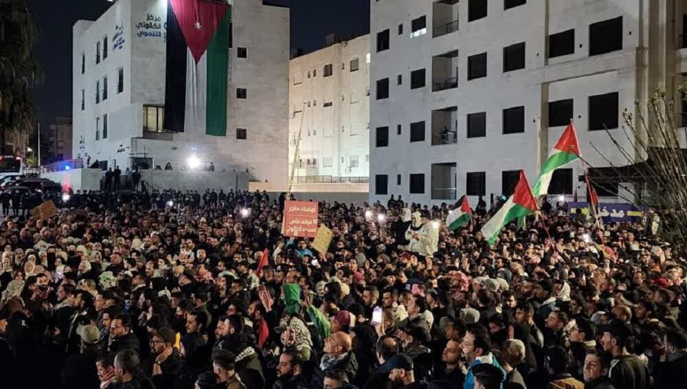 تظاهرات اردنی‌ها مقابل سفارت رژیم اشغالگر در امان